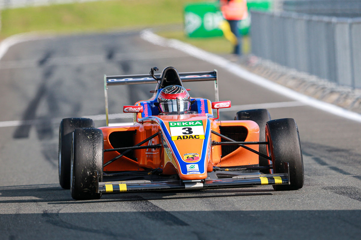 Highlight: Wiedersehen mit DTM‐Pilot Maximilian Götz ‐ Schwieriges Wochenende für Benjamin Mazatis 2 Benjamin Mazatis ADAC Formel 4