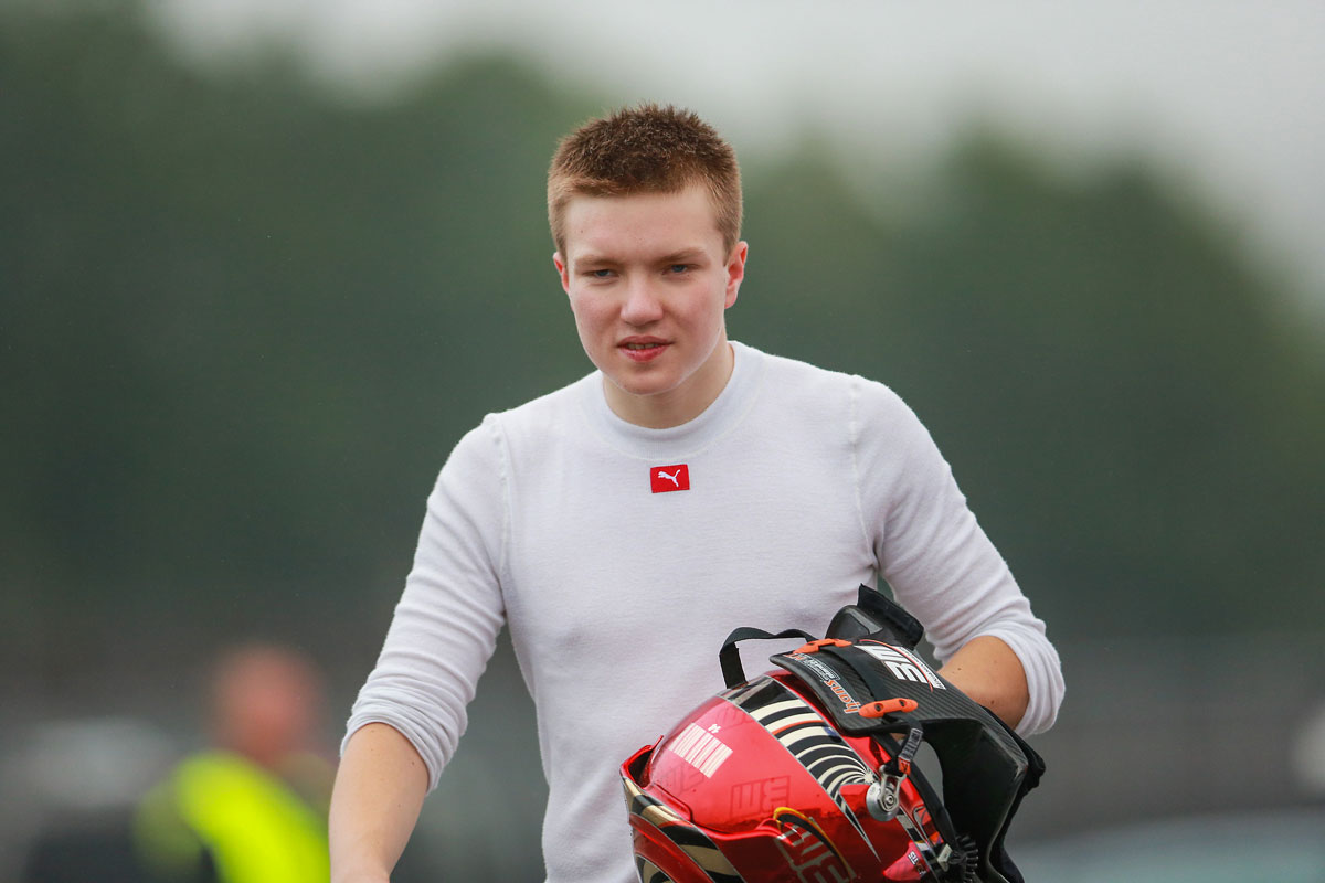 Mazatis: Zukunft liegt im GT‐ und Tourenwagensport 1 Benjamin Mazatis 2015