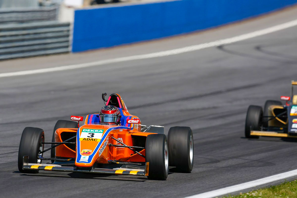 Ich lerne mit jedem gefahrenen Kilometer dazu - Mazatis: Aufholjagden am Red Bull Ring 2 Benjamin Mazatis ADAC Formel 4 Juni 2015
