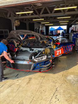 Benjamin Mazatis gegen Valentino Rossi bei den 24H Dubai 15