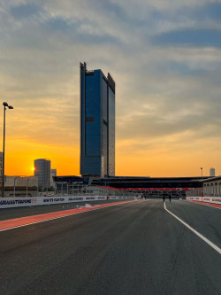 Benjamin Mazatis gegen Valentino Rossi bei den 24H Dubai 13