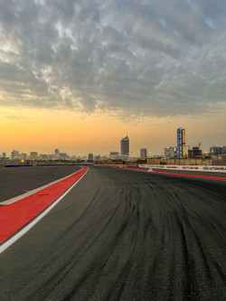 Benjamin Mazatis gegen Valentino Rossi bei den 24H Dubai 16