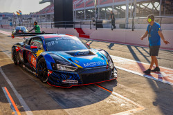 Benjamin Mazatis gegen Valentino Rossi bei den 24H Dubai 72