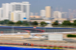 Benjamin Mazatis gegen Valentino Rossi bei den 24H Dubai 77