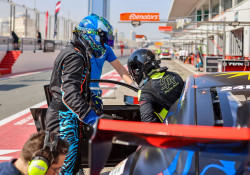 Benjamin Mazatis gegen Valentino Rossi bei den 24H Dubai 59