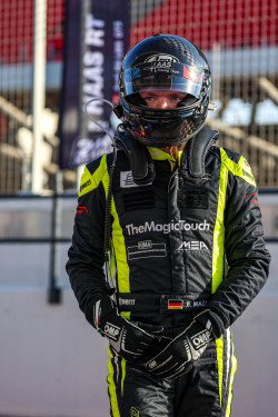 Benjamin Mazatis gegen Valentino Rossi bei den 24H Dubai 74