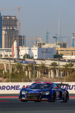 Benjamin Mazatis gegen Valentino Rossi bei den 24H Dubai 68