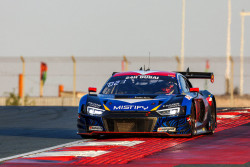 Benjamin Mazatis gegen Valentino Rossi bei den 24H Dubai 71