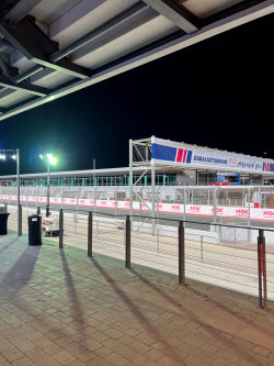 Benjamin Mazatis gegen Valentino Rossi bei den 24H Dubai 82