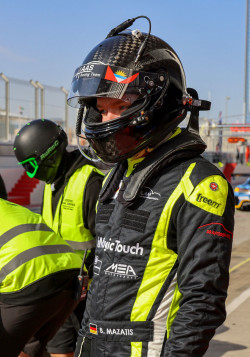 Benjamin Mazatis gegen Valentino Rossi bei den 24H Dubai 83