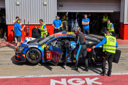 Benjamin Mazatis gegen Valentino Rossi bei den 24H Dubai 85