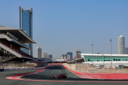 Benjamin Mazatis gegen Valentino Rossi bei den 24H Dubai 86