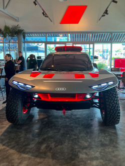 Benjamin Mazatis gegen Valentino Rossi bei den 24H Dubai 92