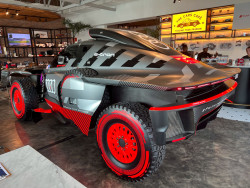 Benjamin Mazatis gegen Valentino Rossi bei den 24H Dubai 93